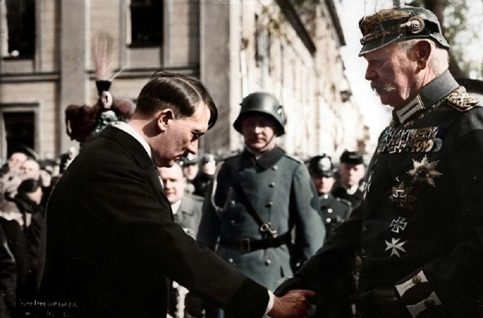 Adolf Hitler, Paul v. Hindenburg