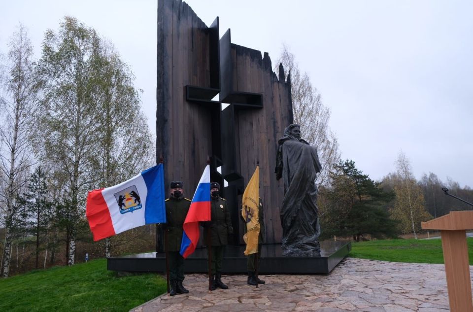 Ehrenmal an Zivilopfer des Nazi-Kriegsverbrechens im Dorf Schestjannaja Gorka