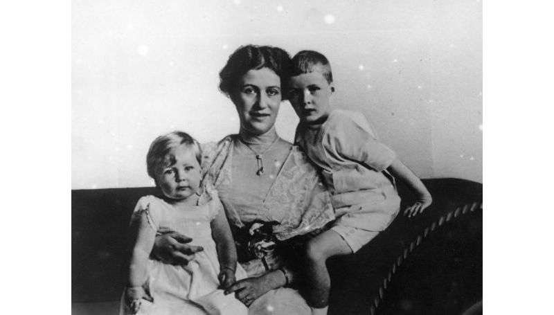 Сirca 1912:  Bertha Krupp, daughter of Friedrich Alfred Krupp and wife of Gustav Krupp (originally Gustav von Bohlen und Halbach) and her children. 