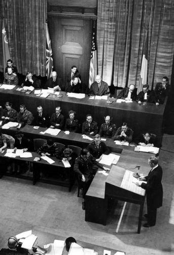 US-Ankläger Sidney Alderman präsentierte dem Gericht den Plan „Barbarossa“