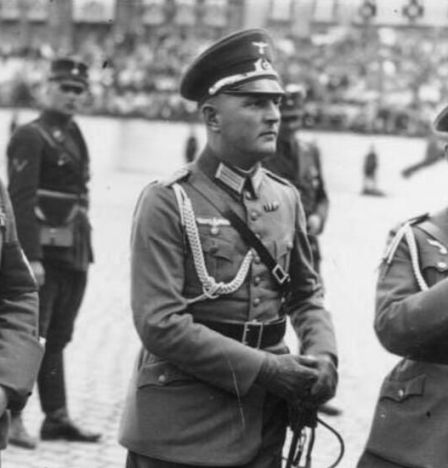 Major Friedrich Hossbach (Mitte), der Adjudant von Adolf Hitler