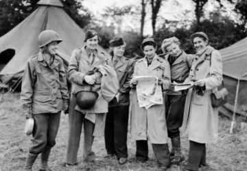 Британские военные корреспондентки. Крайняя справа - Эрика Манн. 1944 год. Public Damain