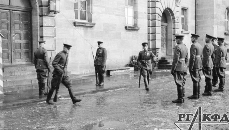 Soviet guard at the entrance to the Palace of Justice. December 7, 1945.