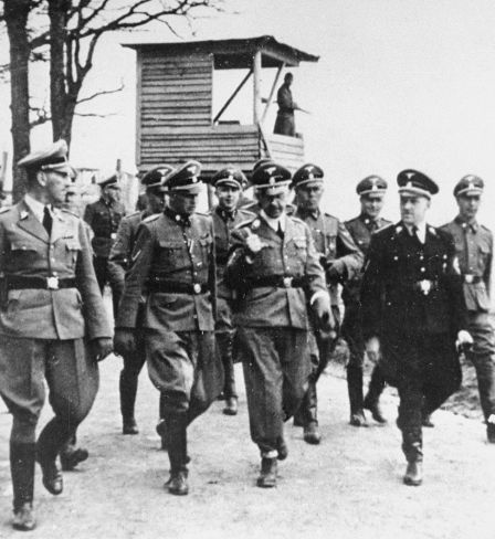 Kaltenbrunner, le commandant du camp Franz Ziereis, Himmler et Eigruber lors de l'Inspection du camp de concentration de Mauthausen en avril 1941