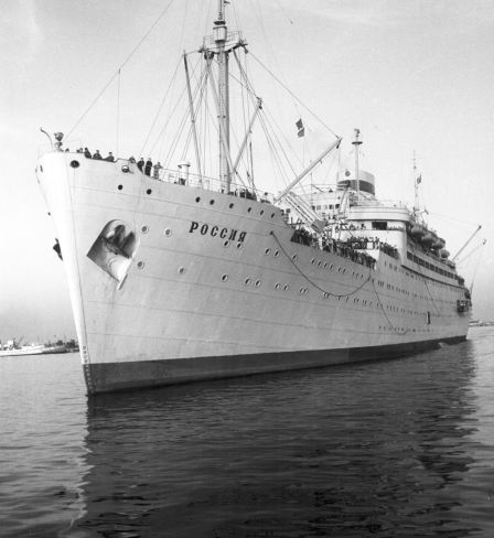 Le navire diesel-électrique Rossiya construit en 1938 au chantier naval Deutsche-Werft à Hambourg sous le nom de Patria a été reçu par l'URSS en 1946 à titre de réparation. Il a été opérationnel jusqu'en 1984.