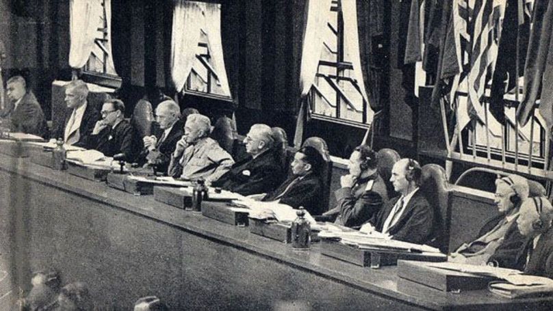 Le général de division Ivan Zarianov (quatrième à droite) parmi les juges du Tribunal militaire international pour l’Extrême-Orient. Ichigaya, Tokyo. 1946.