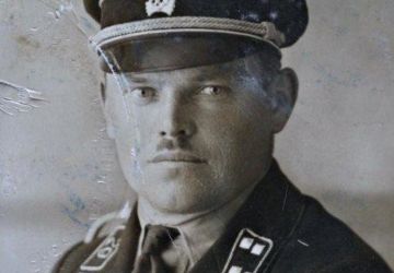 Hans Loritz as SS-Sturmbannführer