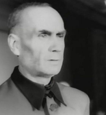 Image tirée du film d'actualité sur le procès de Riga. Le SS-Obergruppenführer Friedrich Jeckeln est entendu par le tribunal. Maison des officiers, Riga, RSS de Lettonie, 1946.