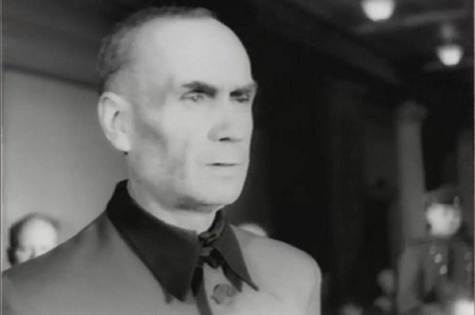 Image tirée du film d'actualité sur le procès de Riga. Le SS-Obergruppenführer Friedrich Jeckeln est entendu par le tribunal. Maison des officiers, Riga, RSS de Lettonie, 1946.