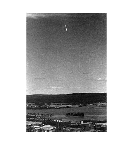 A widely circulated newspaper photo of a Swedish "ghost rocket", photographed 9 July 1946, by Erik Reuterswärd, Guldsmedshyttan, Sweden.