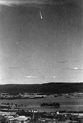 A widely circulated newspaper photo of a Swedish "ghost rocket", photographed 9 July 1946, by Erik Reuterswärd, Guldsmedshyttan, Sweden.