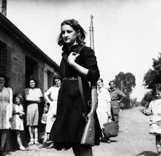 Young girl, a French Resistance fighter. 20 August 1944. © AP Photo