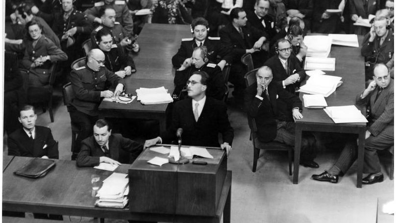 François de Menthon, Chief Prosecutor for France at the Nuremberg trials, reading his opening speech. Behind him, a group of Soviet prosecutors; on the right – a group of French prosecutors, among them Auguste Champetier de Ribes (second on the right). © Public Domain