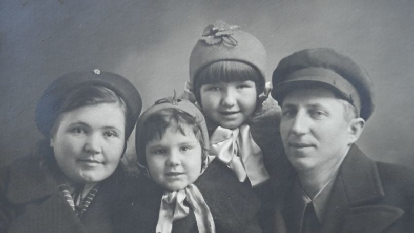 The Rudenko family - wife Maria Andreevna, daughters - Larisa and Galina, Roman Andreevich. October 12, 1941. Photo from the Rudenko family archive.