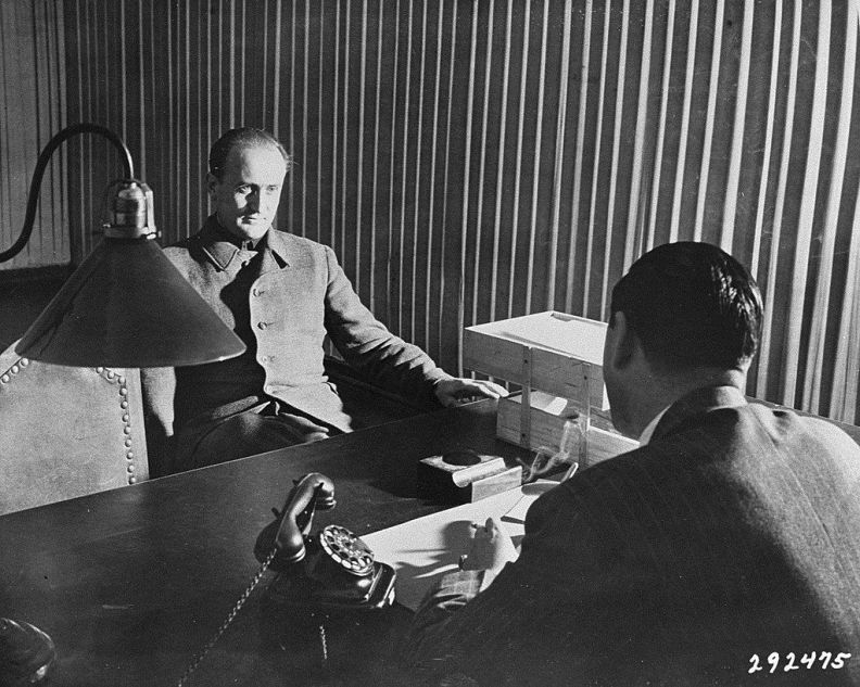Arthur Axmann lors de son interrogatoire à Nuremberg, octobre 1947