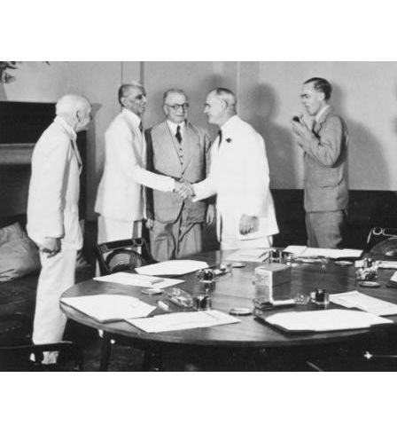 Members of the 1946 Cabinet Mission to India meeting Muhammad Ali Jinnah. On the extreme left is Lord Pethick Lawrence; on the extreme right, Sir Stafford Cripps.