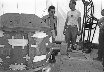 Louis Slotin with the Gadget bomb during the Trinity test 1 January 1945