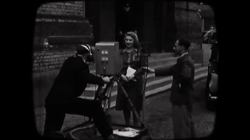 Le 7 juin 1946, le service de télévision de la BBC reprend sa diffusion. La présentatrice Jasmine Bligh salue les téléspectateurs pour la première fois depuis 1939.
