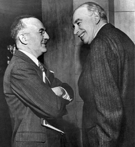John Maynard Keynes (à droite), représentant le Royaume-Uni, en compagnie de Harry Dexter White, représentant les États-Unis, à la conférence de Bretton Woods.