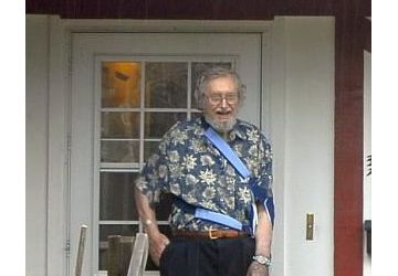 Georg Gärtner as Dennis F. Whiles at the age of 89 celebrates US Independence Day on 4 July 2009 