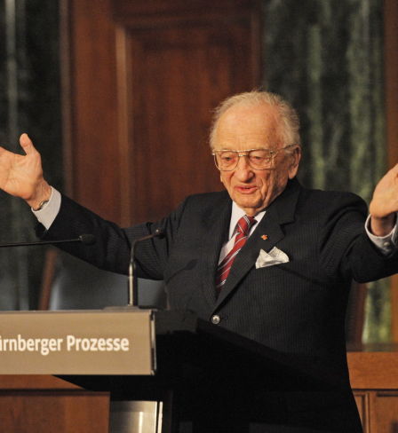 L'avocat américain Benjamin Ferencz lors de l'ouverture d'une exposition sur le procès de Nuremberg, novembre 2010 