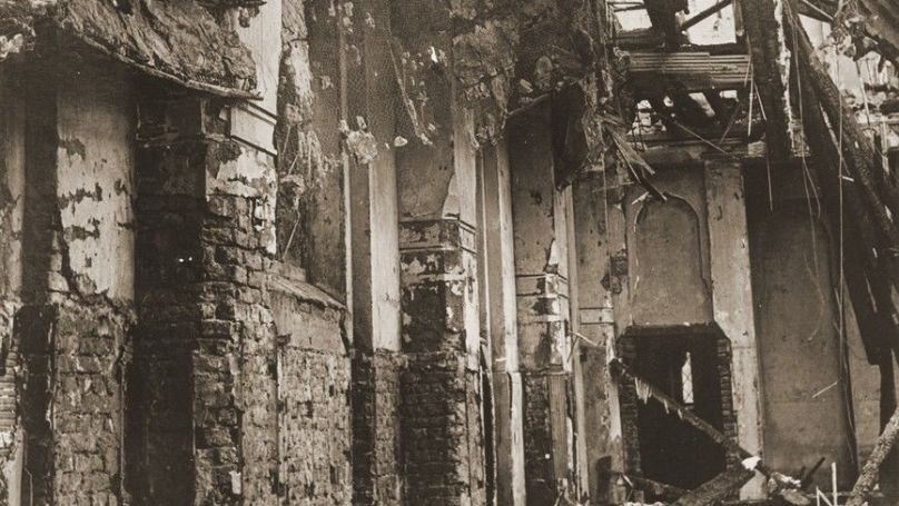 Die erste Massenaktion physischer Gewalt gegen Juden durch das Dritte Reich war die Kristallnacht im November 1938