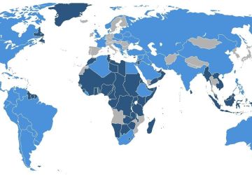 Carte des États membres de l'Onu en 1945: en bleu - les membres fondateurs, en bleu foncé - leurs protectorats et colonies.