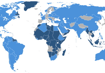 The UN in 1945. In light blue, the founding members. In dark blue, protectorates and colonies of the founding members.