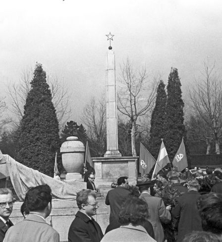 Monument aux soldats soviétiques du cimetière central de Vienne