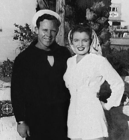 Marilyn Monroe avec son premier mari, James Dougherty, 1943 ou 1944
