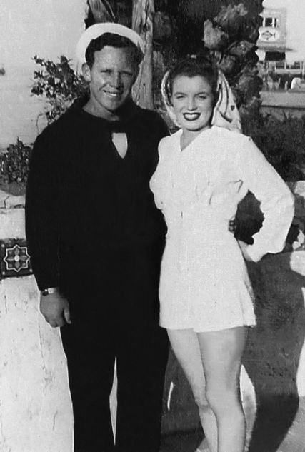 Marilyn Monroe avec son premier mari, James Dougherty, 1943 ou 1944