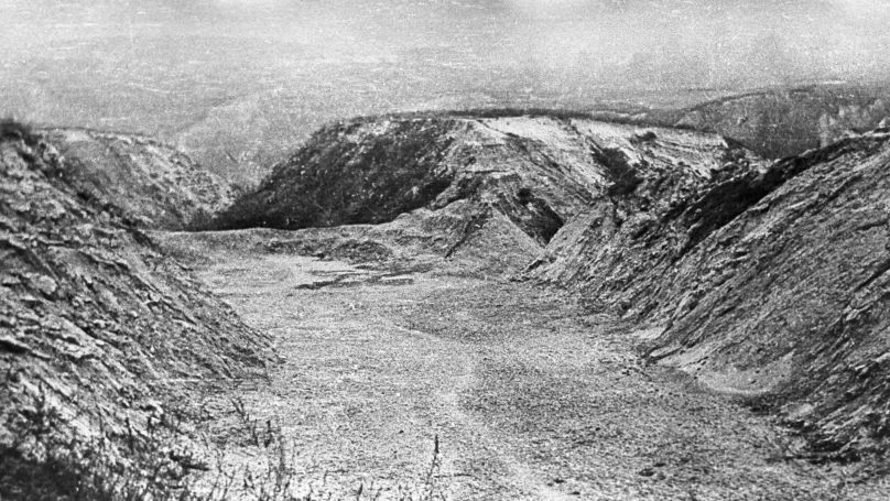 Babi Yar, lieu d'exécutions massives de civils et de prisonniers de guerre soviétiques pendant l'occupation nazie.
