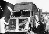 Die Nazis setzten oft auch Gaswagen ein – das Auspuffrohr wurde in die Kabine hineingezogen. Das war eine zuverlässige und dabei durchaus billige Tötungsmethode. Auf diese Weise mussten Zehntausende sowjetische Menschen sterben.
