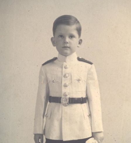 Siméon II, jeune dernier roi de Bulgarie, peu avant son renversement