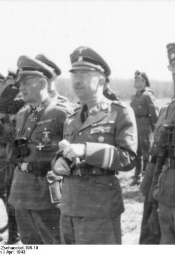 Reichsführer-SS Heinrich Himmler lors de son discours à l'université de Kharkov 