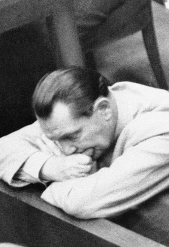 Hermann Göring dans le bloc des accusés du procès de Nuremberg