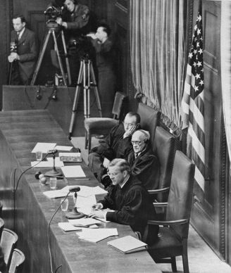Судьи на заседании одного из Малых Нюрнбергских процессов — "США против Альфрида Круппа"