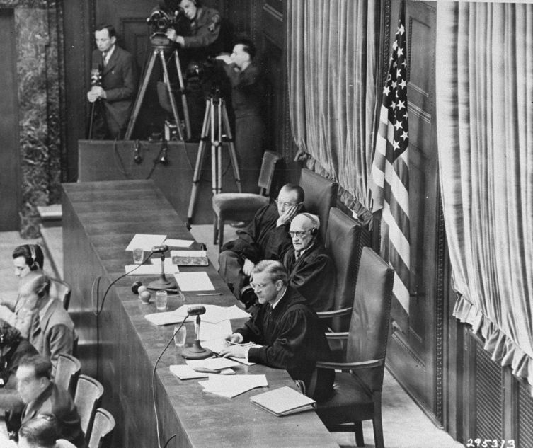 Судьи на заседании одного из Малых Нюрнбергских процессов — "США против Альфрида Круппа"