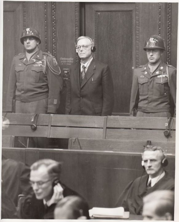 Ernst Lautz, procureur en chef du tribunal du peuple du Troisième Reich, a été condamné à 10 ans de prison au troisième des 12 «procès successeurs» (procès des juges). 