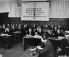 Les accusés et leurs avocats lors du procès Pohl, le quatrième des 12 «procès successeurs». 