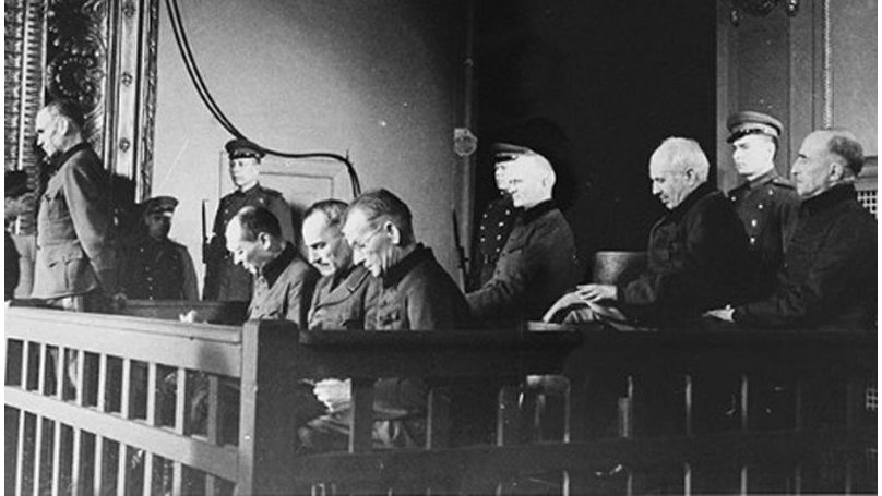 Le procès de Riga s’est tenu du 26 janvier au 2 février 1946 pour juger huit militaires de haut rang pour des crimes commis dans les États baltes occupés par l’Allemagne entre 1941 et 1944. Sept accusés ont été condamnés à mort et pendus sur la place de la Victoire à Riga. Le huitième accusé devait être jugé séparément, mais il est mort avant son procès.