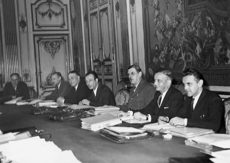 Charles de Gaulle tritt freiwillig zurück Chronotopos Nuremberg