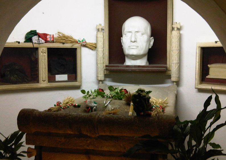 Mussolini's Corpse Stolen From Tomb | Chronotope | Nuremberg. Casus pacis